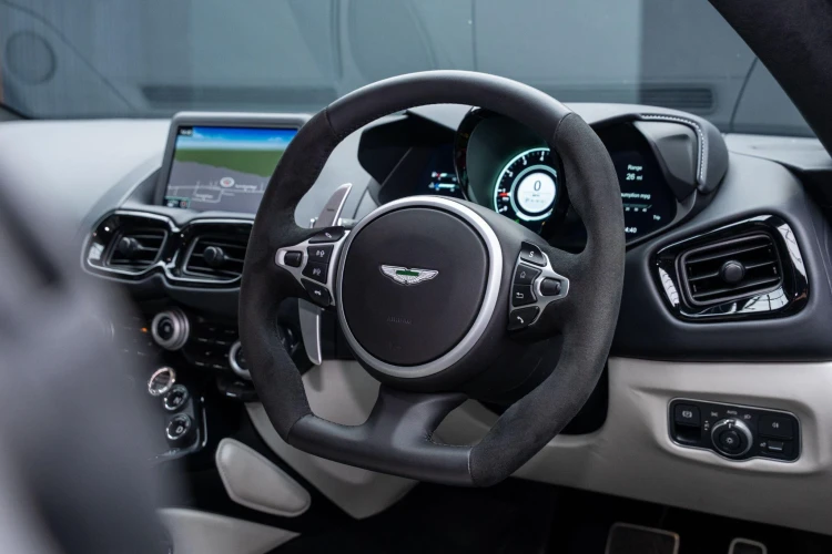 Vehicle Image 32