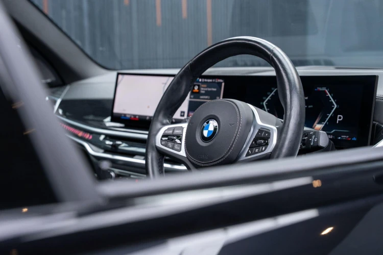 Vehicle Image 10