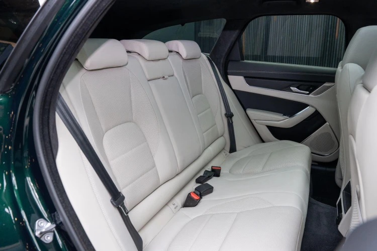 Vehicle Image 42