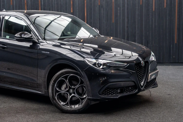 Vehicle Image 9