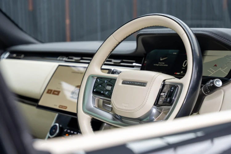 Vehicle Image 12