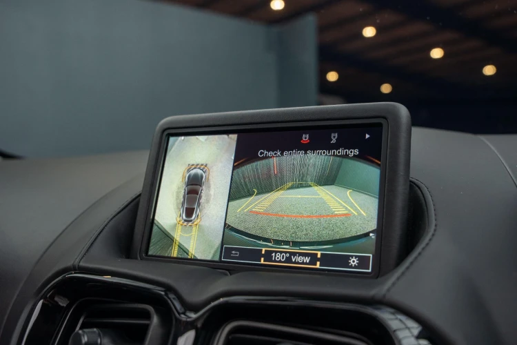 Vehicle Image 6