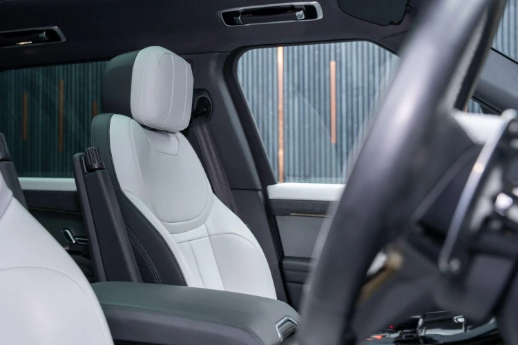 Vehicle Image 30