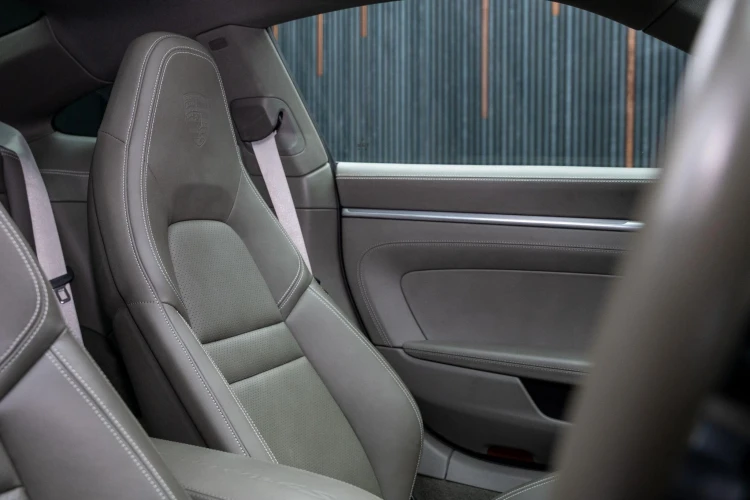 Vehicle Image 25