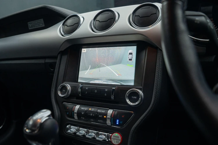 Vehicle Image 9