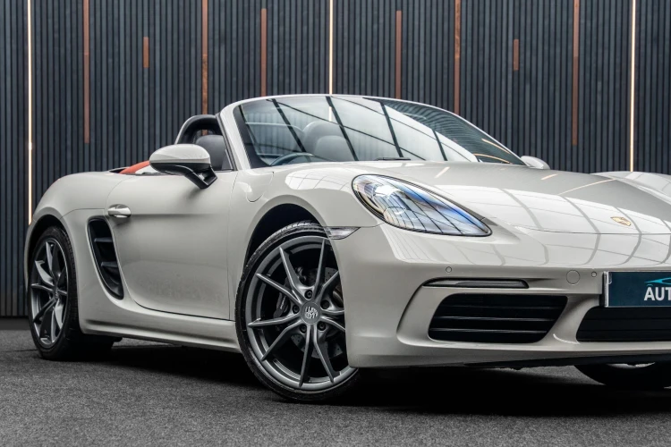 Vehicle Image 9