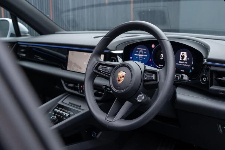 Vehicle Image 17