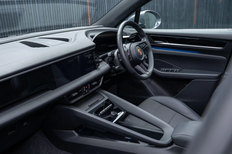 Vehicle Image 35