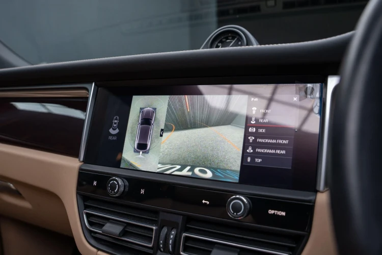 Vehicle Image 10