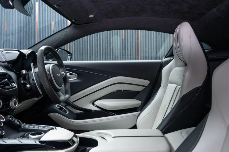 Vehicle Image 10