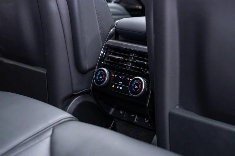 Vehicle Image 36