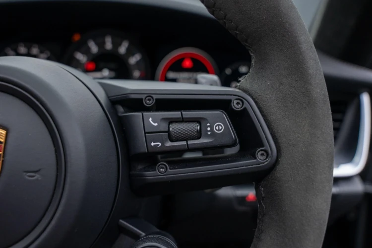 Vehicle Image 32