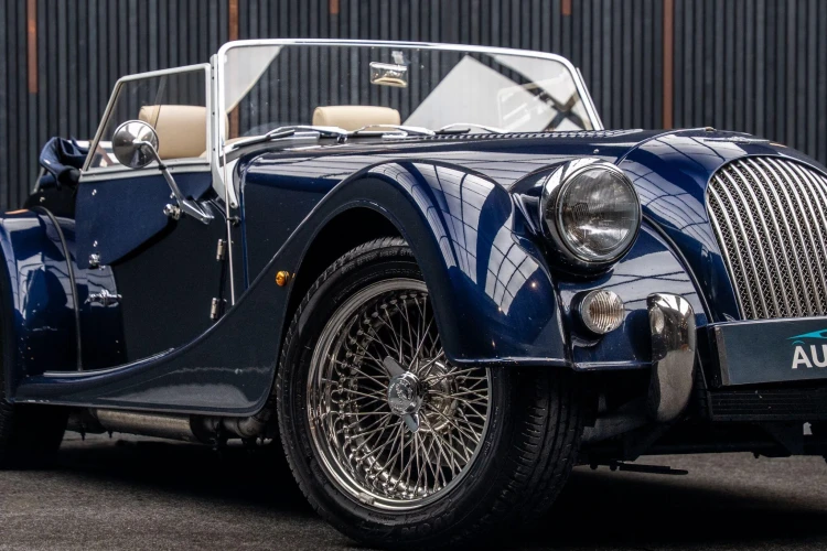 Vehicle Image 9