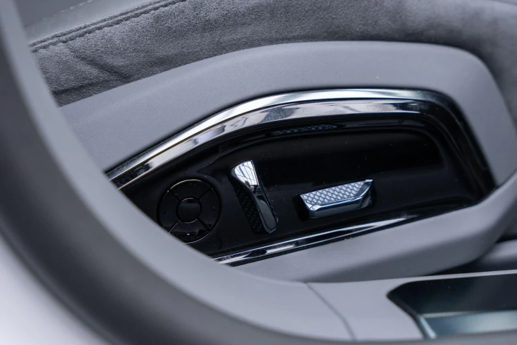Vehicle Image 30