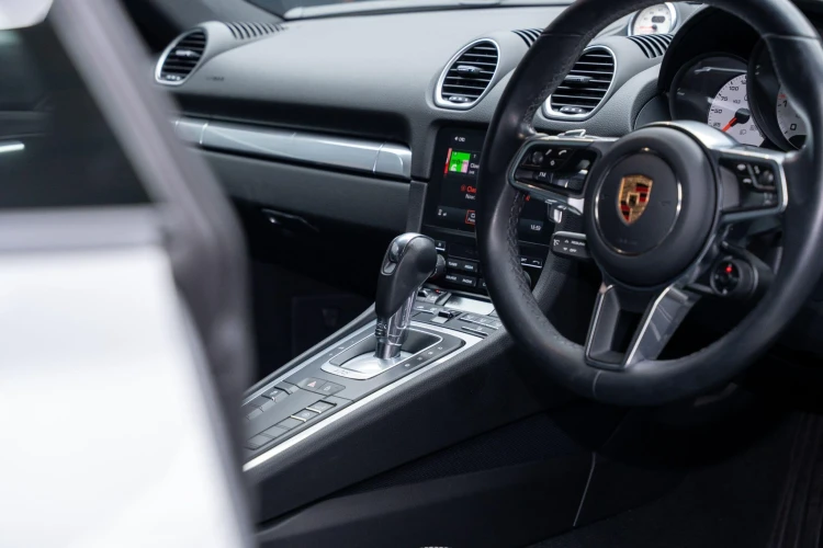 Vehicle Image 25