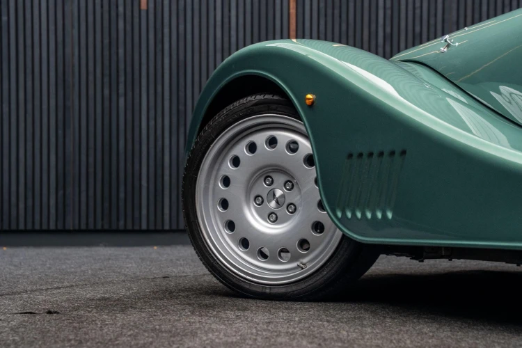 Vehicle Image 32
