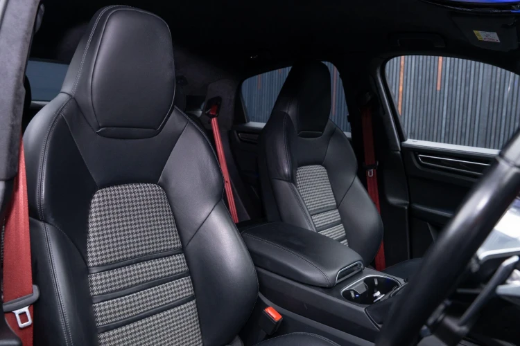 Vehicle Image 14