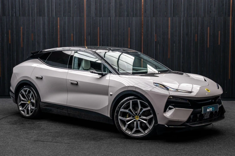 Vehicle Image 16