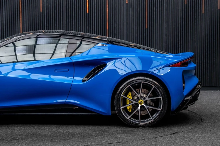 Vehicle Image 6