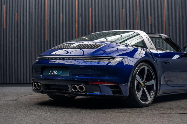 Vehicle Image 21
