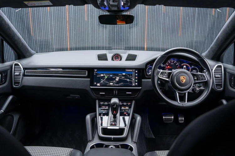 Vehicle Image 12