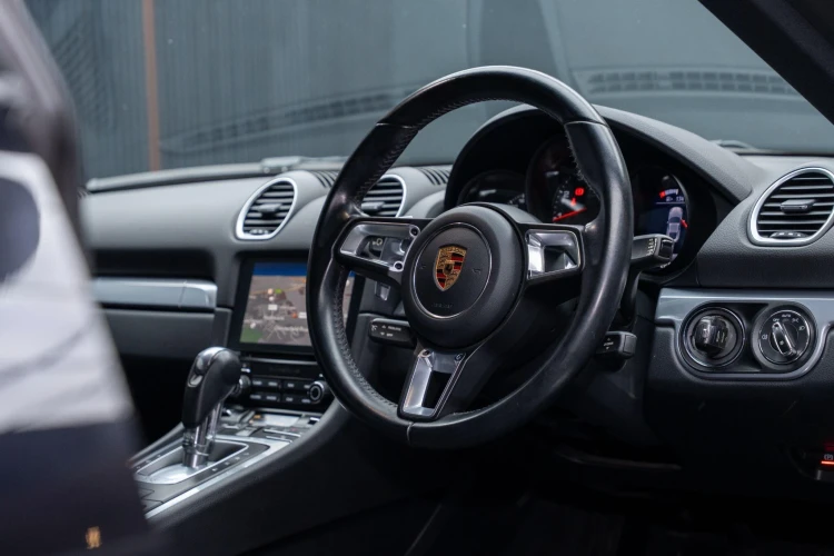Vehicle Image 13