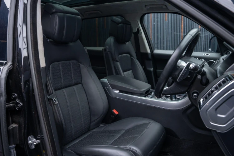 Vehicle Image 12