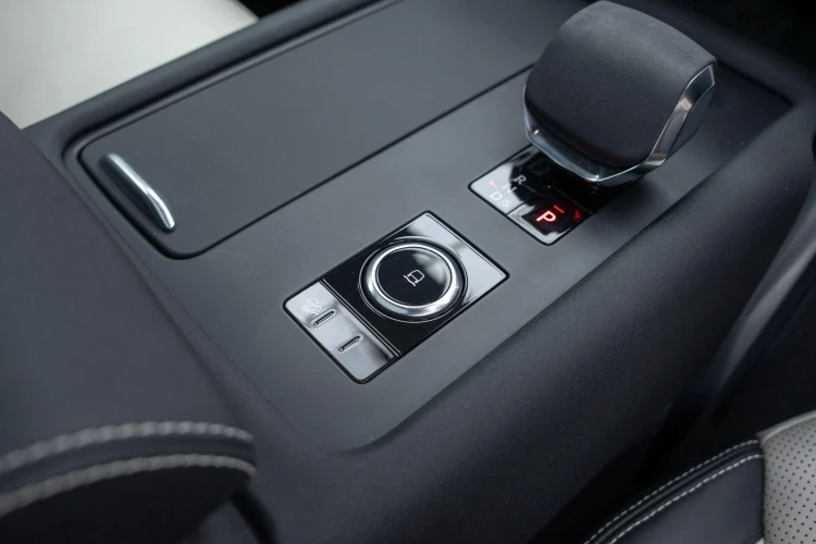 Vehicle Image 30