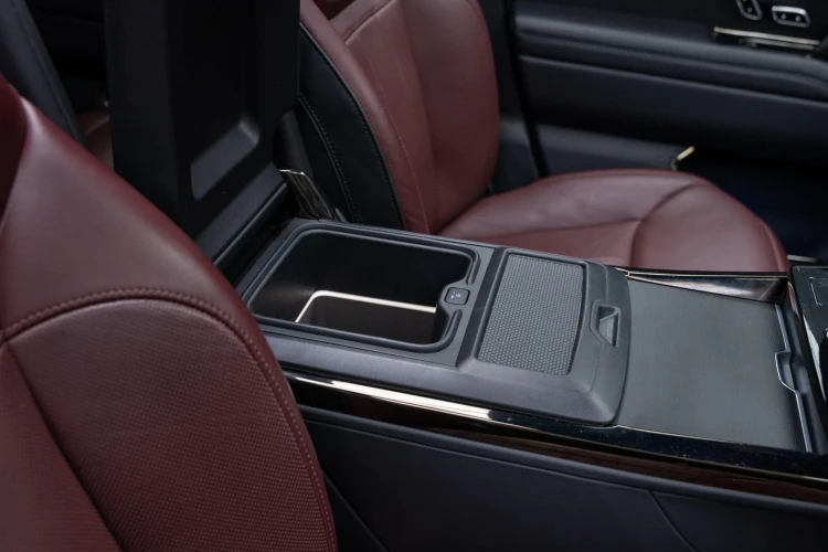 Vehicle Image 12