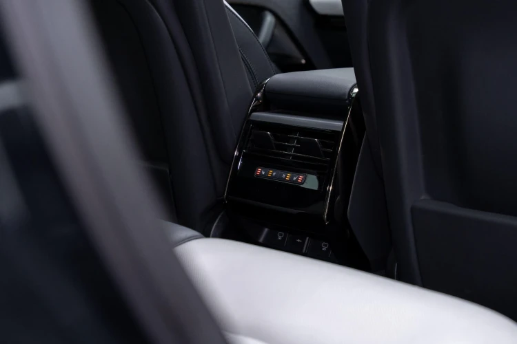 Vehicle Image 36