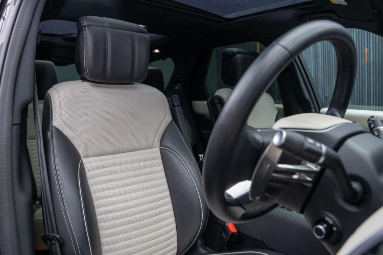 Vehicle Image 12