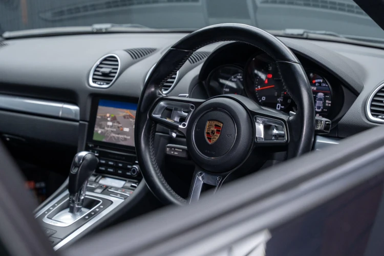 Vehicle Image 21
