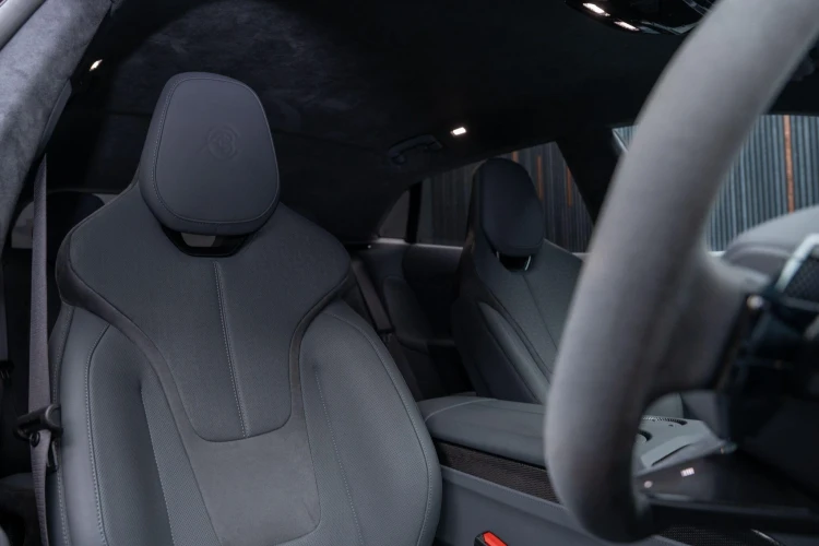 Vehicle Image 12