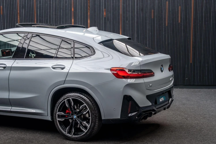 Vehicle Image 11