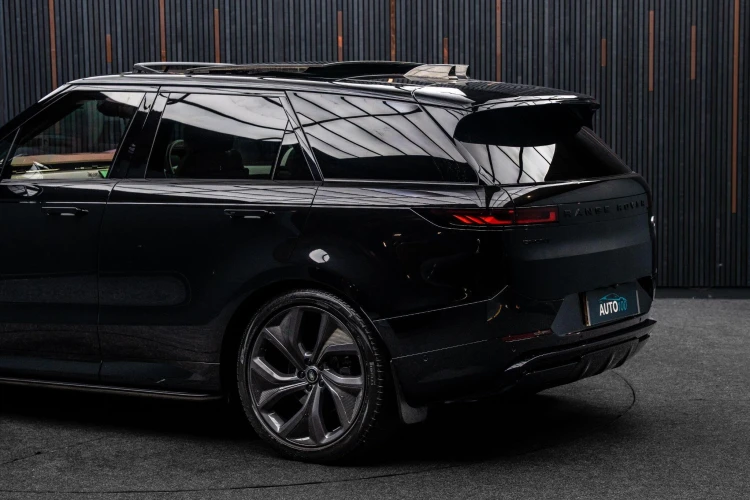 Vehicle Image 12