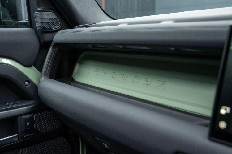 Vehicle Image 32