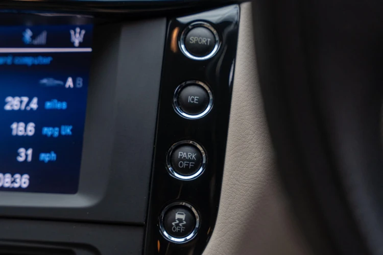 Vehicle Image 30