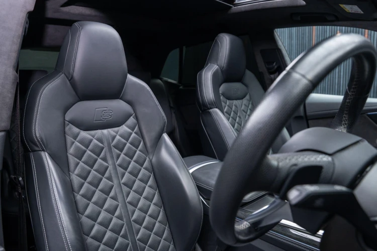 Vehicle Image 12