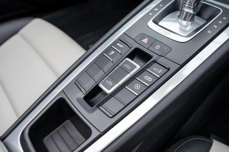 Vehicle Image 16