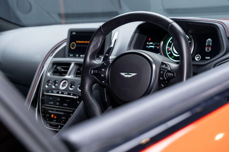 Vehicle Image 32