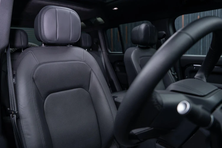 Vehicle Image 12
