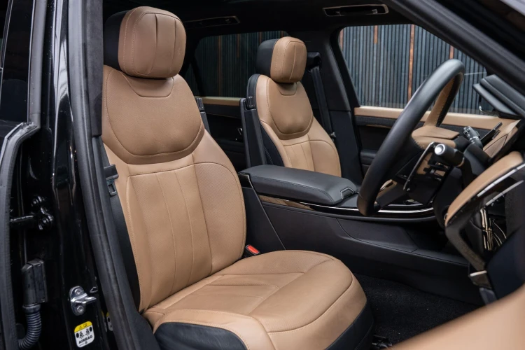 Vehicle Image 12