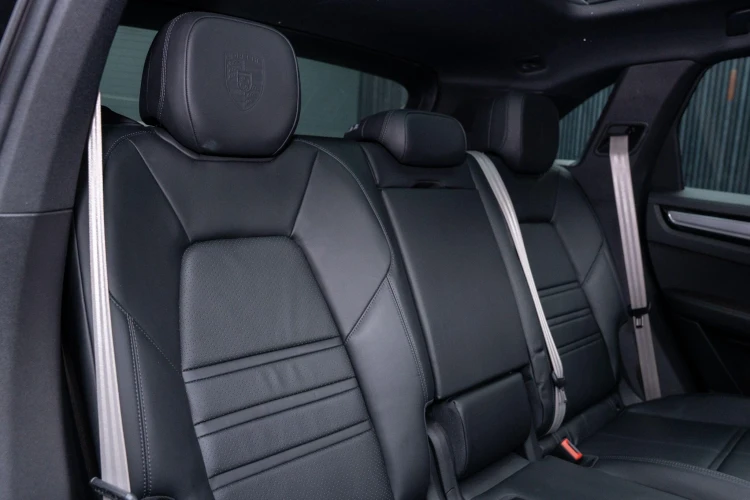 Vehicle Image 38