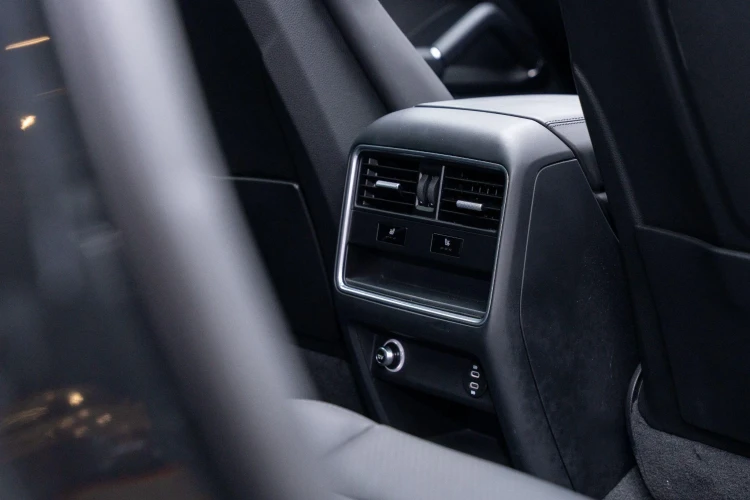 Vehicle Image 39