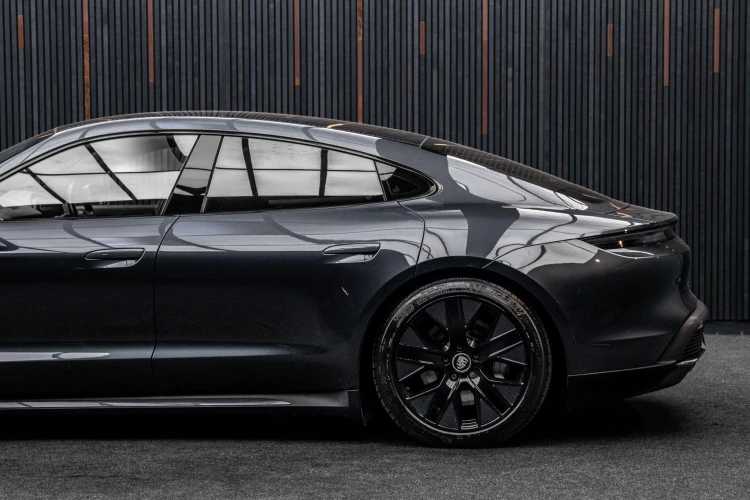 Vehicle Image 13