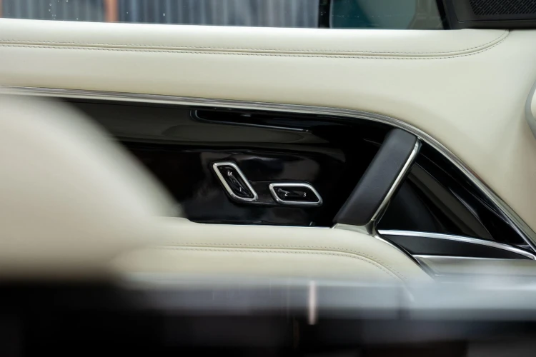 Vehicle Image 30