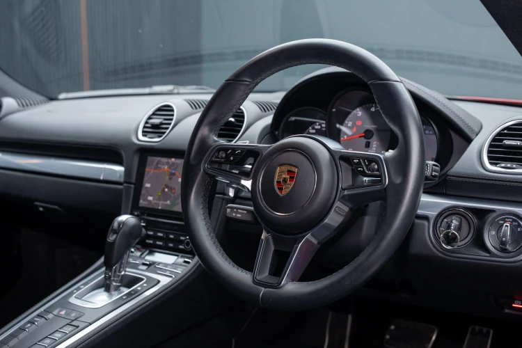 Vehicle Image 8
