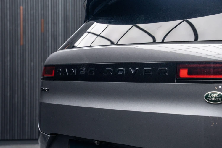 Vehicle Image 25
