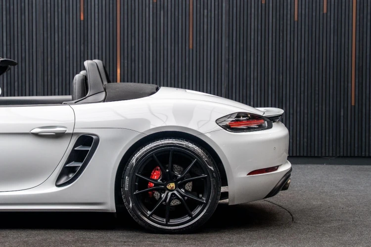 Vehicle Image 15