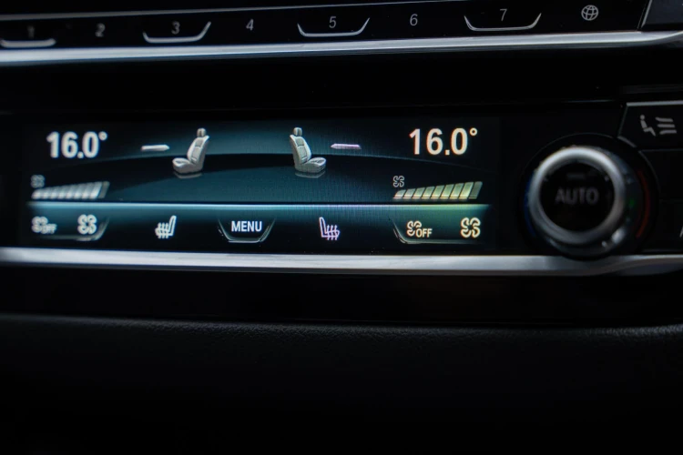 Vehicle Image 9